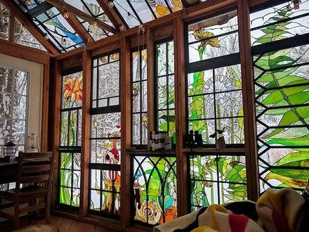 Solusi kaca enamel yang bersemangat untuk dekorasi artistik
