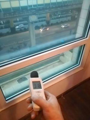 Isolasi yang sangat baik Kaca isolasi akustik dengan ketahanan api yang tinggi dan efisiensi energi yang unggul
